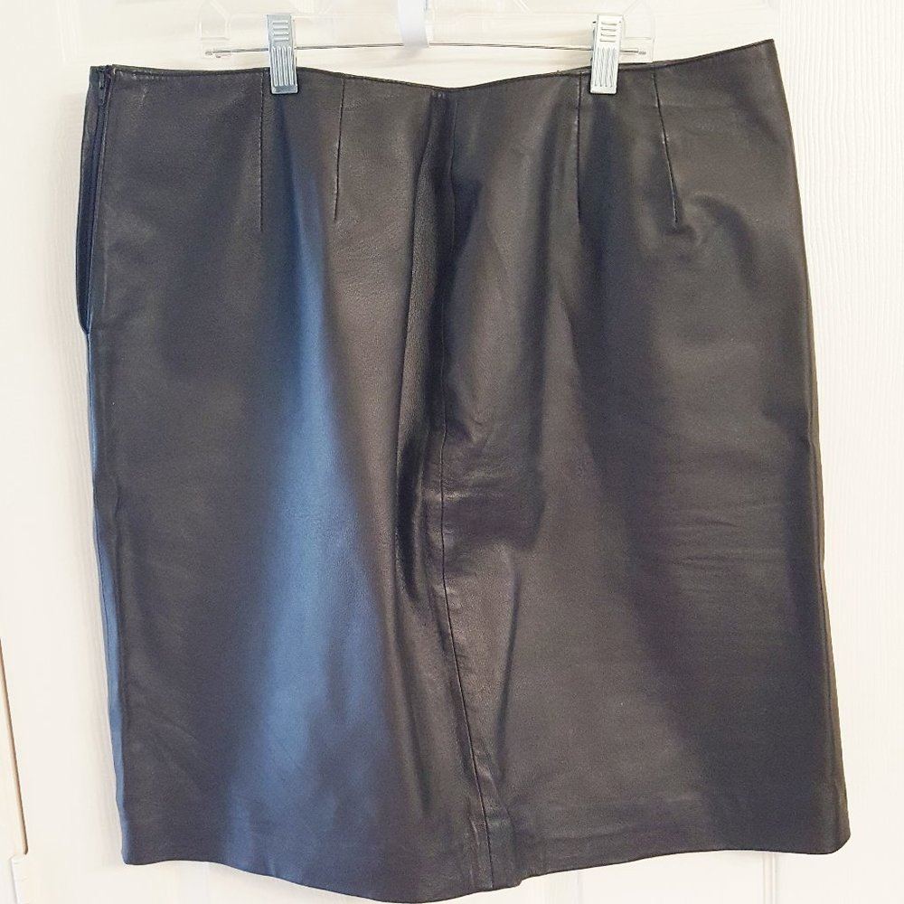 LEATHER Skirt Newport News Sz 18W As New Condition